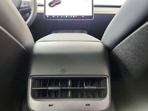 Used 2024 Tesla Model Y Long Range image 51