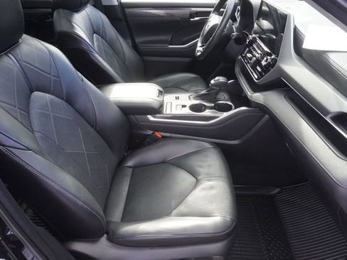 Used 2022 Toyota Highlander Platinum image 23