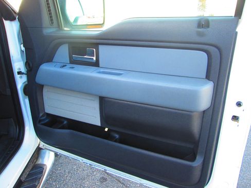 Used 2013 Ford F150 XLT w/ XLT Chrome Pkg image 16