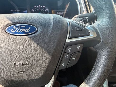 Used 2017 Ford Edge Titanium w/ Equipment Group 302A AWD/4WD image 13