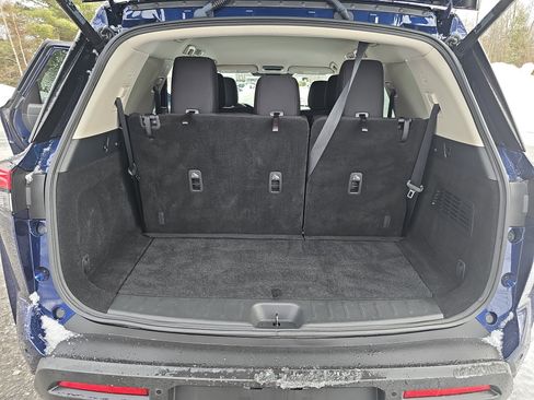 Certified 2025 Nissan Pathfinder SV image 18