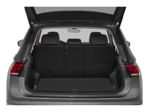 Used 2023 Volkswagen Tiguan SE w/ Panoramic Sunroof Package image 14