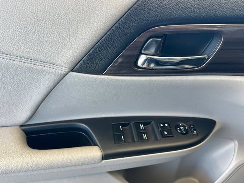 Used 2017 Honda Accord EX image 11