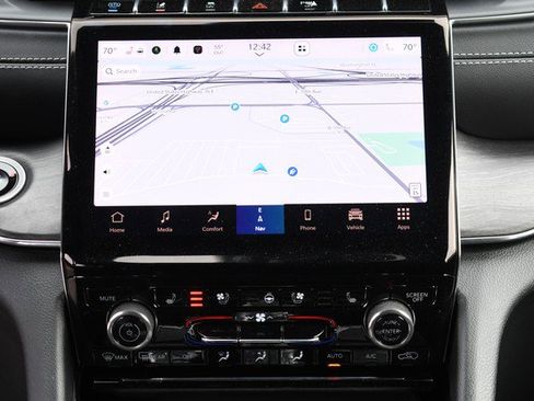 Used 2024 Jeep Grand Cherokee Overland w/ Advanced Protech Group III image 21