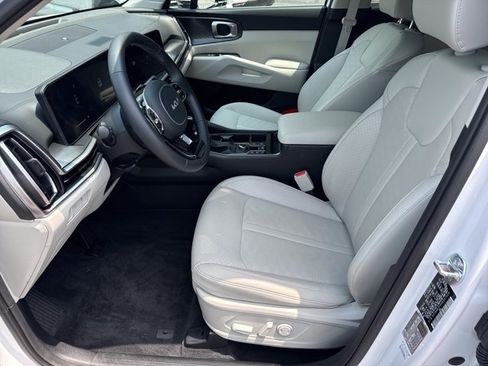 Certified 2025 Kia Sorento EX AWD/4WD image 11