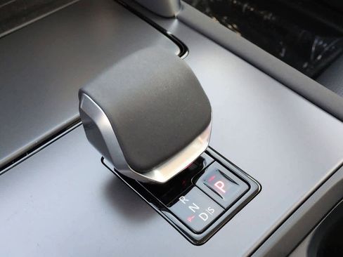 Used 2025 Land Rover Discovery Sport S image 33