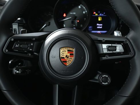 Used 2026 Porsche Macan AWD/4WD image 18