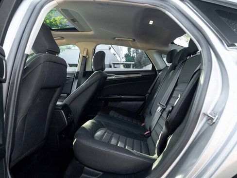 Used 2020 Ford Fusion SE FWD image 16