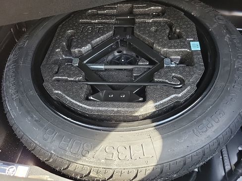 Used 2023 Genesis G70 2.0T image 19