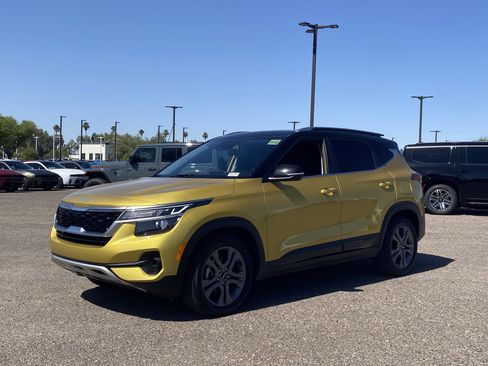 Certified 2023 Kia Seltos S w/ Navigation Package FWD image 2