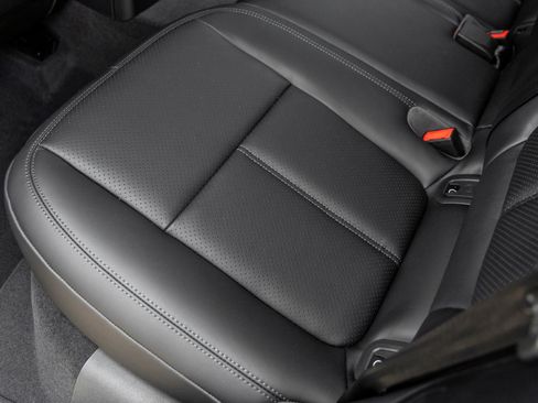 Certified 2026 Porsche Macan AWD/4WD image 28