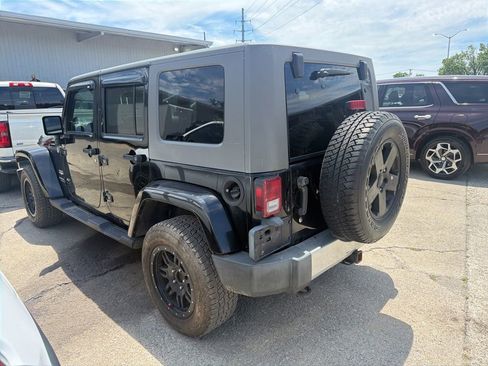 Used 2009 Jeep Wrangler Unlimited Sahara w/ Dual Top Group AWD/4WD image 4