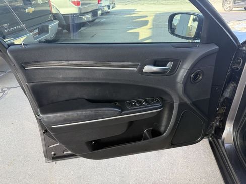 Used 2018 Chrysler 300 Touring w/ Sport Appearance Package image 11