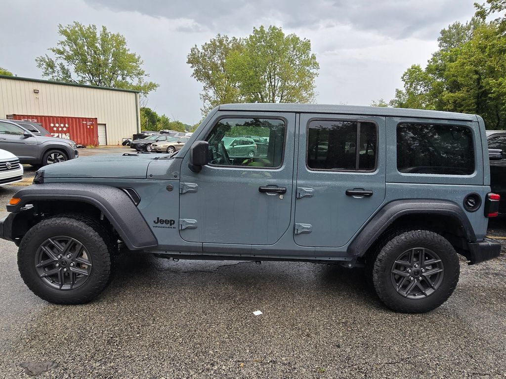 Used 2024 Jeep Wrangler Unlimited Sport AWD/4WD image 4