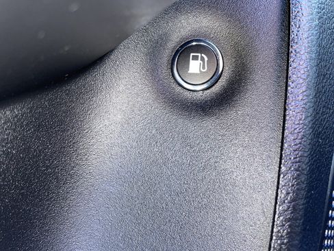 Used 2016 Jeep Cherokee Limited image 39