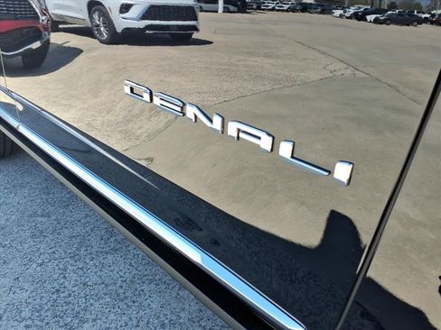 New 2026 GMC Yukon Denali w/ Denali Reserve Package image 10
