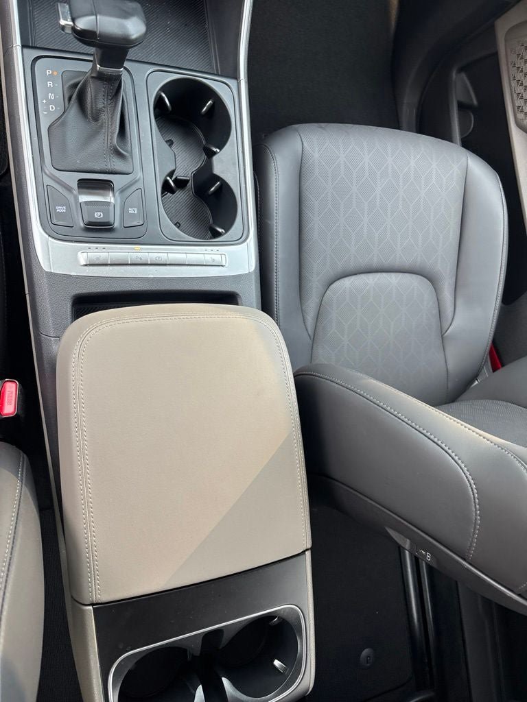 Used 2025 Kia Carnival FWD image 16