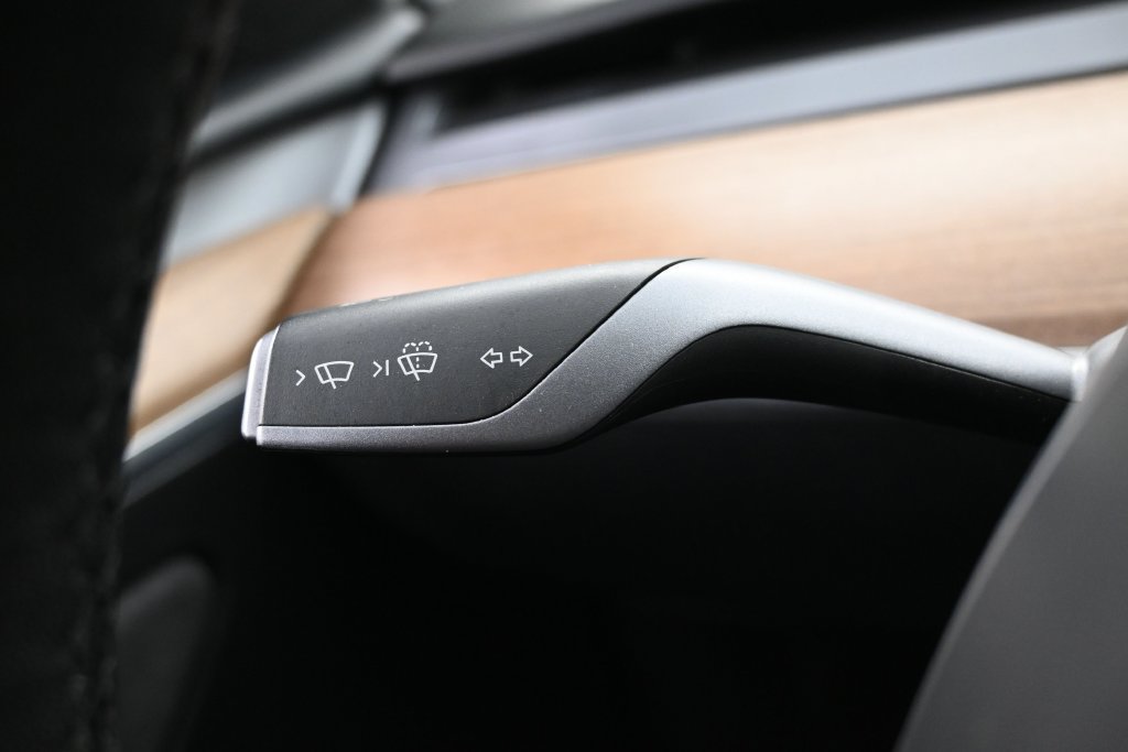 Used 2024 Tesla Model Y 2WD image 12
