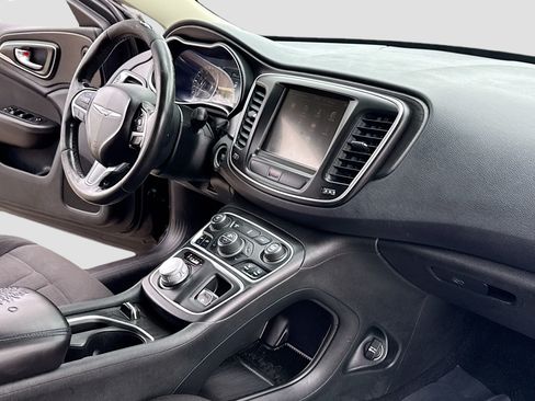 Used 2015 Chrysler 200 Limited w/ Convenience Group FWD image 5