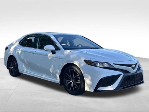 Used 2022 Toyota Camry SE w/ Cold Weather Package AWD/4WD image 8