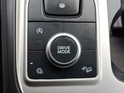 Used 2023 Ford Explorer XLT AWD/4WD image 23