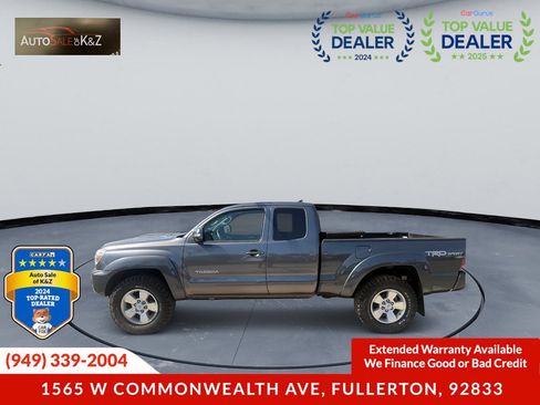 Used 2015 Toyota Tacoma PreRunner w/ TRD Sport Package RWD image 2