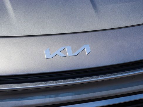Used 2023 Kia Niro EX Touring FWD image 13