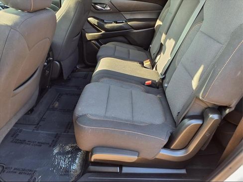 Used 2021 Chevrolet Traverse LS image 23