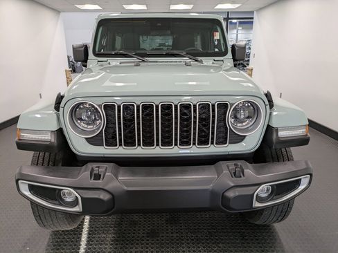 Used 2024 Jeep Wrangler Sahara image 2
