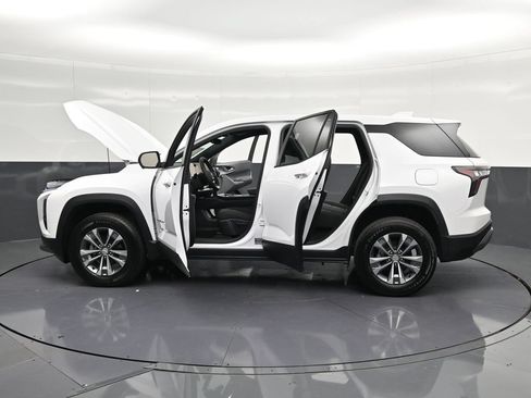 Used 2026 Chevrolet Equinox LT w/ Safety and Technology Package FWD image 40