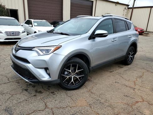 Used 2016 Toyota RAV4 SE image 3