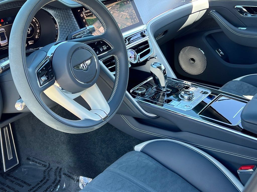 Certified 2025 Bentley Flying Spur Plug-In Hybrid w/ First Edition Specification AWD/4WD image 17