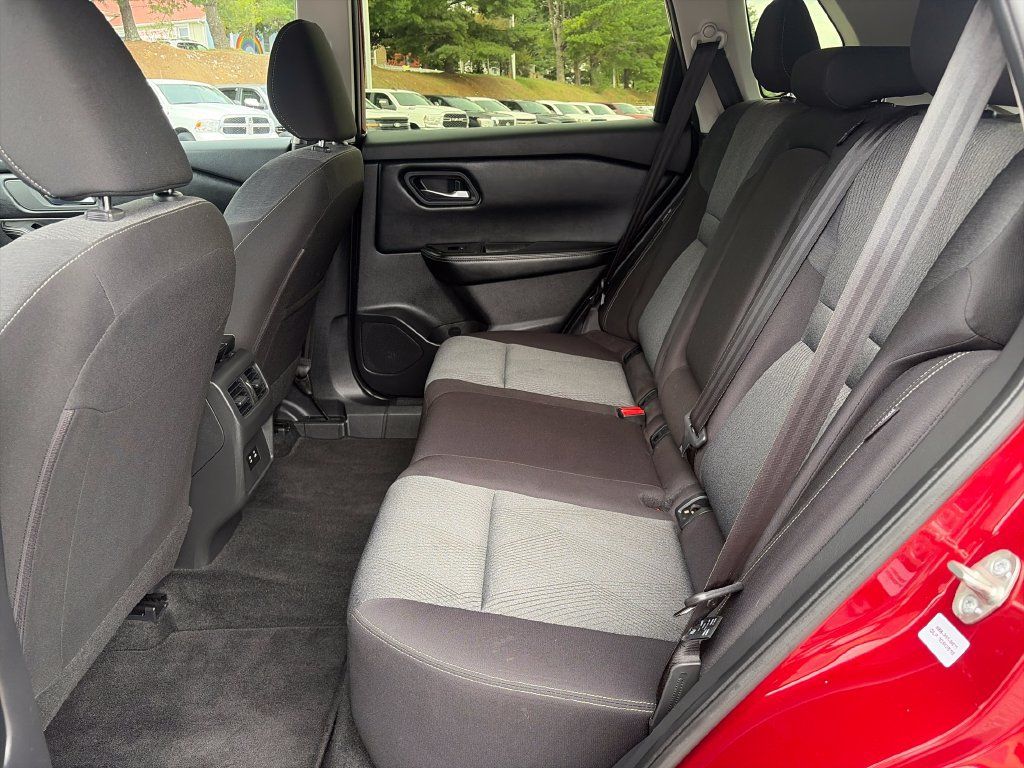 Used 2025 Nissan Rogue SV FWD image 24