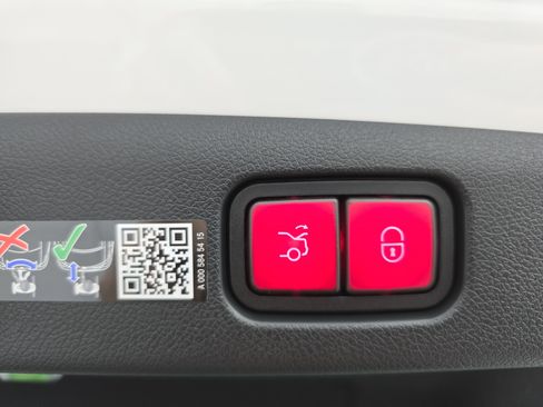 New 2026 Mercedes-Benz E 350 4MATIC Sedan image 13