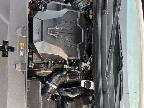 Used 2024 Kia Carnival LX image 11