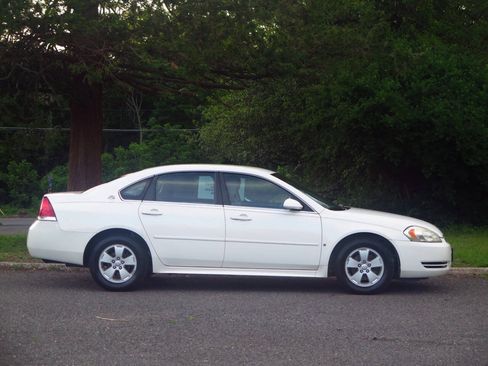 Used 2009 Chevrolet Impala LT FWD image 5