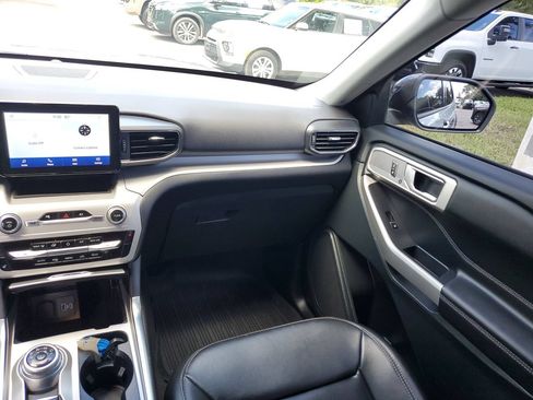 Used 2023 Ford Explorer XLT w/ Equipment Group 202A AWD/4WD image 16