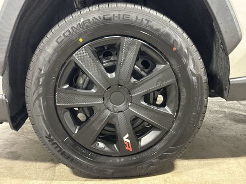 Used 2022 Toyota RAV4 LE AWD/4WD image 26