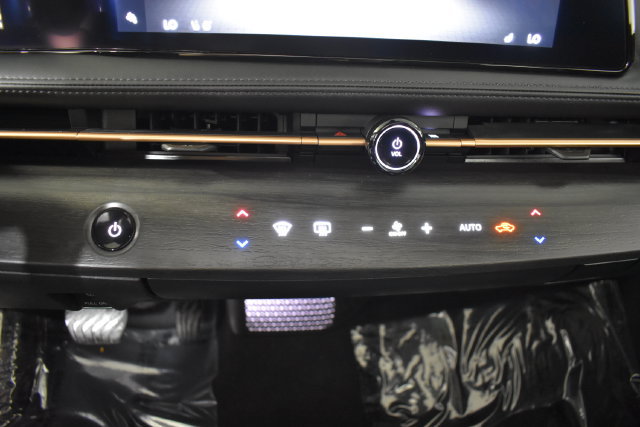 Used 2024 Nissan Ariya AWD image 18