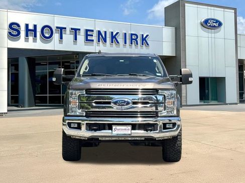 Used 2019 Ford F250 Lariat w/ Lariat Value Package AWD/4WD image 2