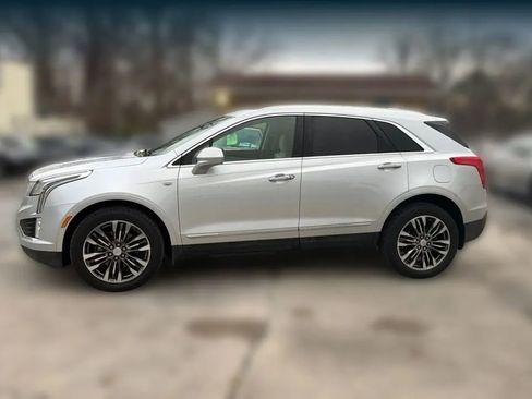 Used 2017 Cadillac XT5 Premium Luxury FWD image 3