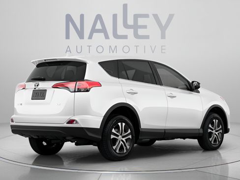 Used 2018 Toyota RAV4 LE AWD/4WD image 3