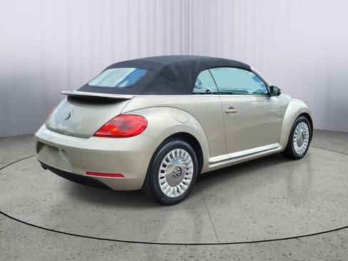 Used 2015 Volkswagen Beetle 1.8T FWD image 3