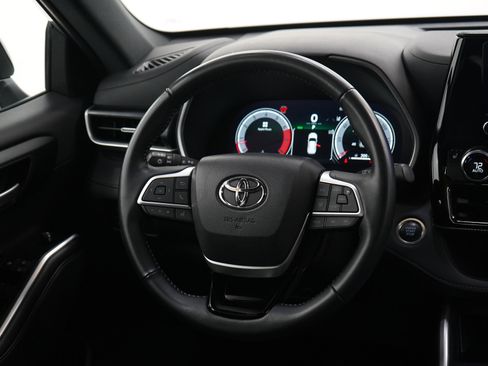 Used 2025 Toyota Highlander XSE AWD/4WD image 17
