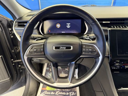 Used 2022 Jeep Grand Cherokee L Laredo w/ Luxury Tech Group I AWD/4WD image 15