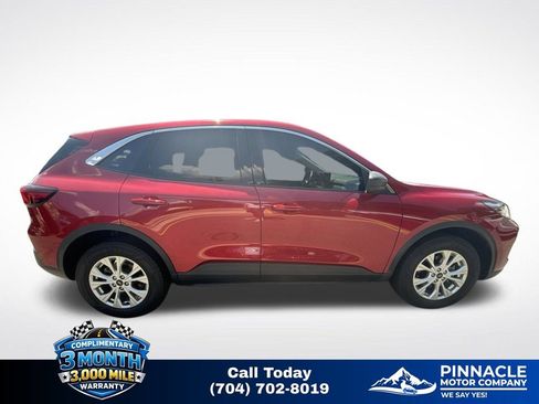 Used 2023 Ford Escape Active w/ Tech Pack #1 AWD/4WD image 3