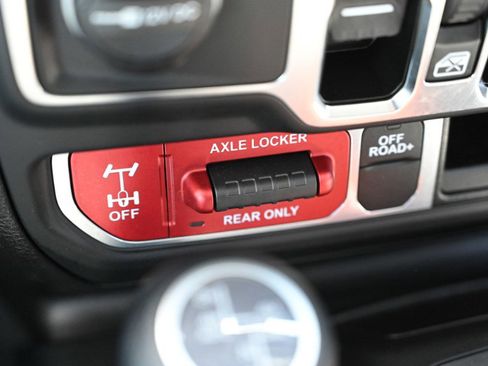 Used 2024 Jeep Wrangler Unlimited AWD/4WD image 31