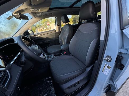 New 2025 Volkswagen Taos SE image 18