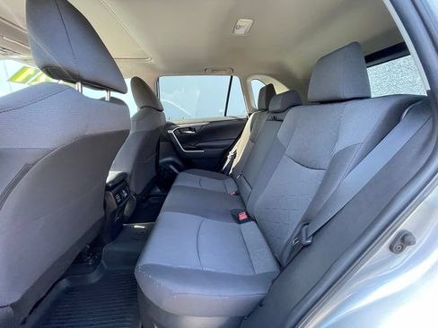 Used 2021 Toyota RAV4 XLE w/ Convenience Package AWD/4WD image 17