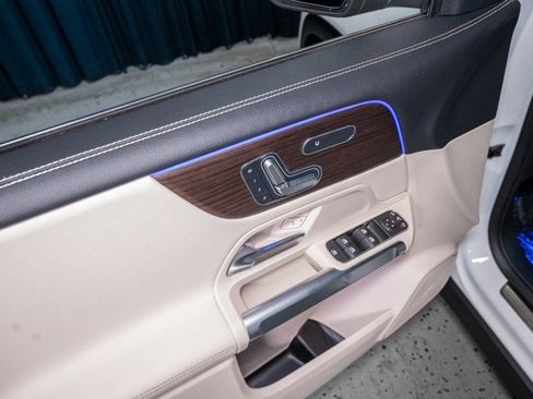 New 2026 Mercedes-Benz GLB 250 4MATIC image 11